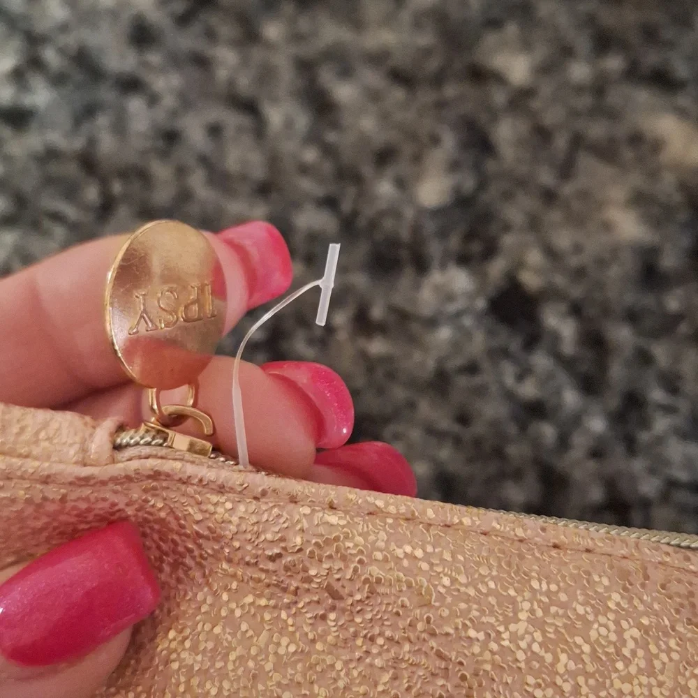 BUYERS GIVAWAY!  Pink Metallic Bag, Brush Set, Lip Gloss &  Elf Bronzer! - Picture 2 of 8